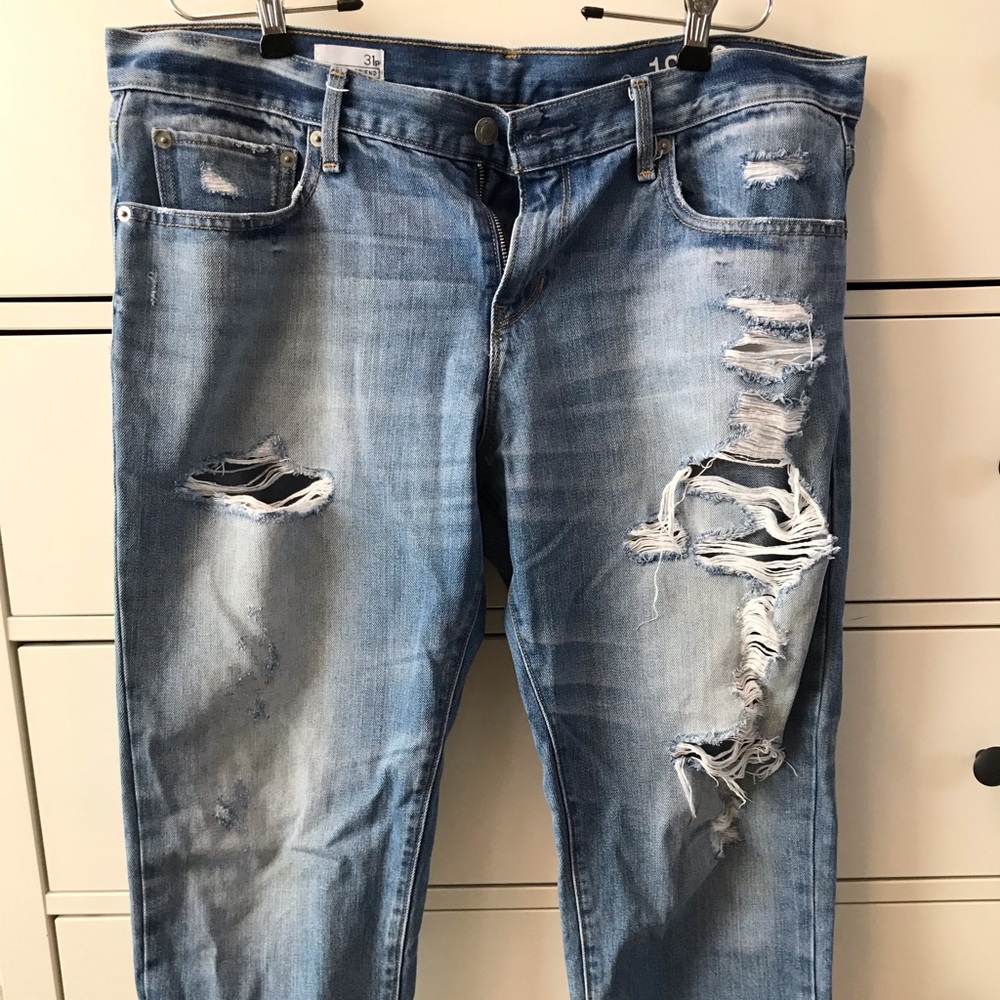 COPY - Gap 31 Petite Shredded Capri Jeans